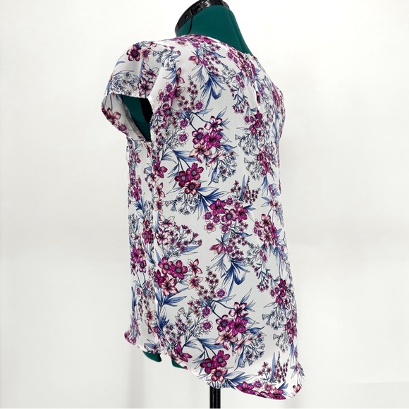 Pink Rose Vintage Blue & Pink Floral Criss Cross V-Neck Short Sleeve Top, Medium - Picture 5 of 16